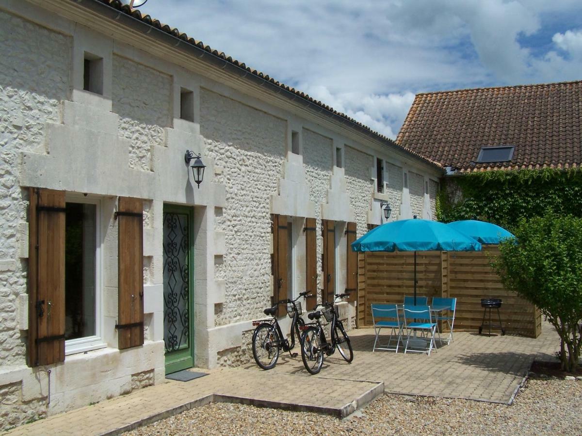 Chez Jousseaume Chambre D'Hotes Et Gites Saint-Ciers-Champagne Eksteriør billede